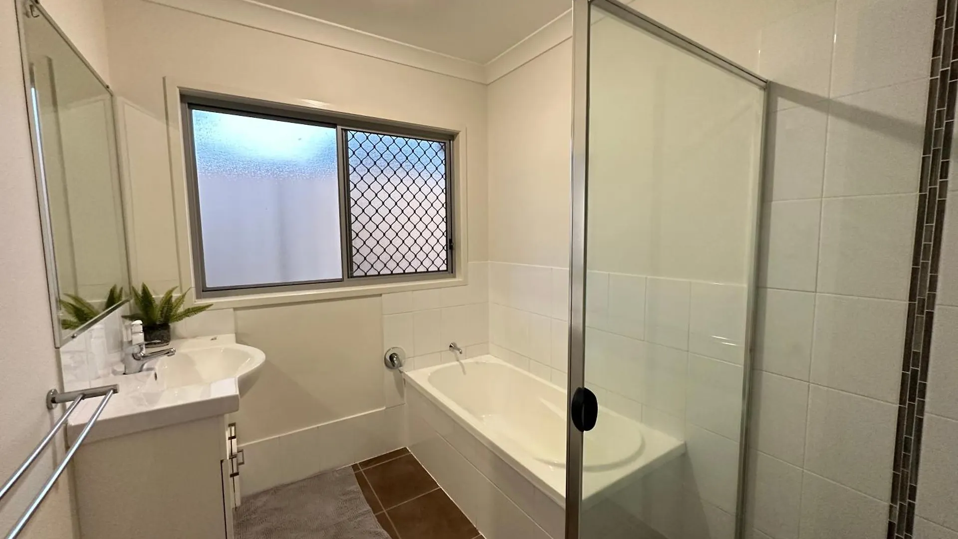 Four Bedroom Large Family Home Close To Ipswich City Holiday home
